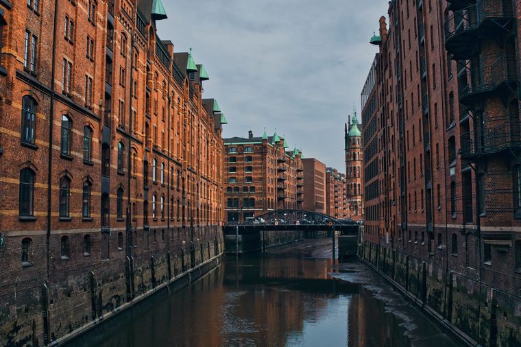 Les entrepôts en briques rouges de la Speicherstadt à Hambourg