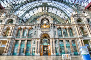 L'architecture impressionnante de la gare d'Anvers-Central