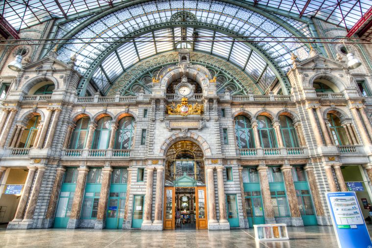 L'architecture impressionnante de la gare d'Anvers-Central