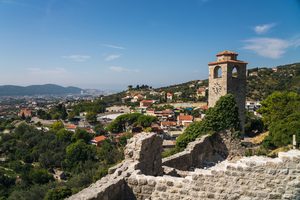 Les ruines de la cité médiévale de Stari Bar adossées aux montagnes