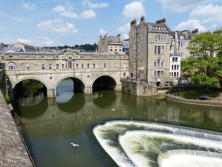 Le pont Pulteney sur la rivière Avon à Bath