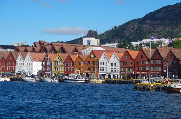 Les maisons colorées en bois de Bryggen sur le port de Bergen