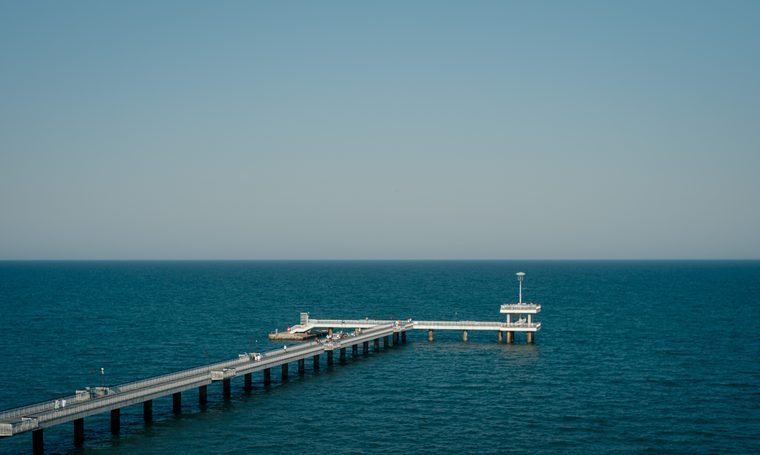 Le ponton (Mosta) de Bourgas s'avançant dans la mer Noire