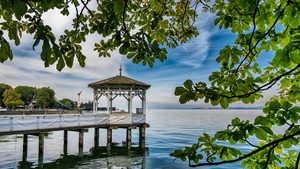 La scène flottante de Bregenz sur le lac de Constance au crépuscule