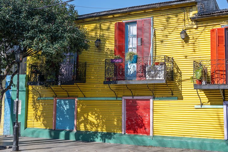 Les façades colorées en tôle du Caminito dans le quartier de La Boca