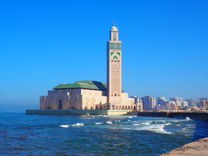 L'esplanade de la mosquée Hassan II face à l'océan Atlantique