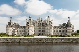 Le château de Chenonceau enjambant le Cher