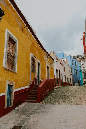 Les ruelles colorées et la basilique jaune de Guanajuato au Mexique