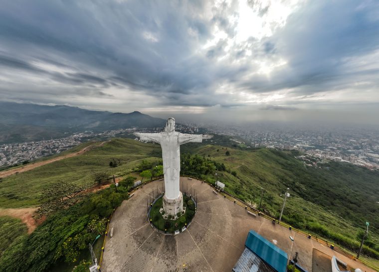 La statue du Cristo de la Concordia dominant la ville de Cochabamba