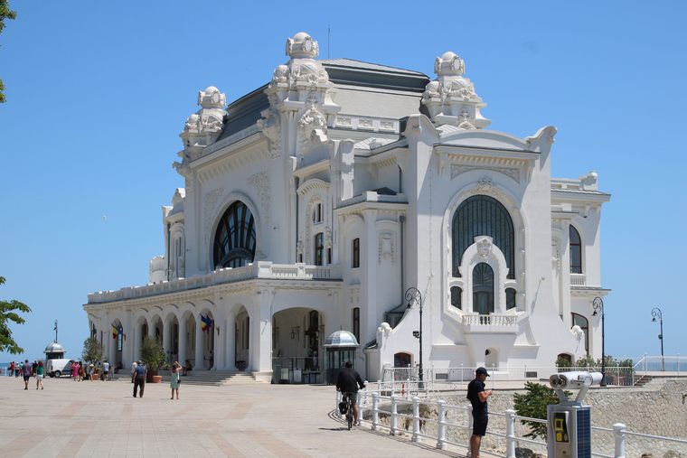 Le célèbre Casino de Constanța sur la promenade du front de mer