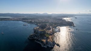 La vieille ville de Corfou et la forteresse vénitienne vues depuis la mer
