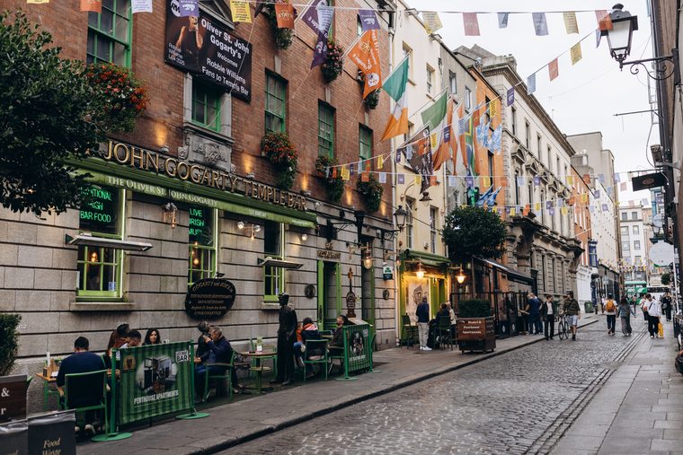 Les façades colorées des pubs du quartier de Temple Bar à Dublin