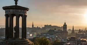 Vue sur le château d'Édimbourg et la vieille ville depuis Calton Hill