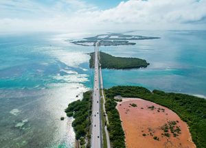 La route des Keys au-dessus de l'océan