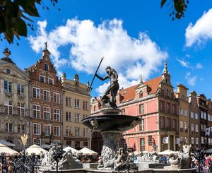 Les façades colorées du Long Marché et la statue de Neptune à Gdańsk
