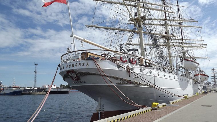 Le voilier Dar Pomorza amarré au port de Gdynia
