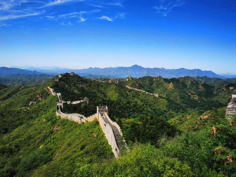 La Grande Muraille serpentant sur les crêtes montagneuses de Jinshanling
