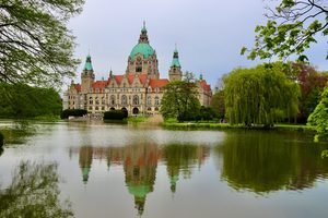 Le Nouvel Hôtel de Ville de Hanovre et le lac Maschsee
