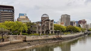 Le dôme de la bombe A à Hiroshima et le torii flottant de Miyajima