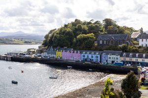 Les maisons colorées de Tobermory reflétées dans l'eau du port