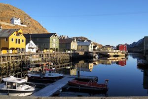 Le village de pêcheurs de Nyksund isolé au bord de l'océan