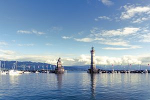 Le port de Lindau avec son phare et la statue du lion à l'entrée
