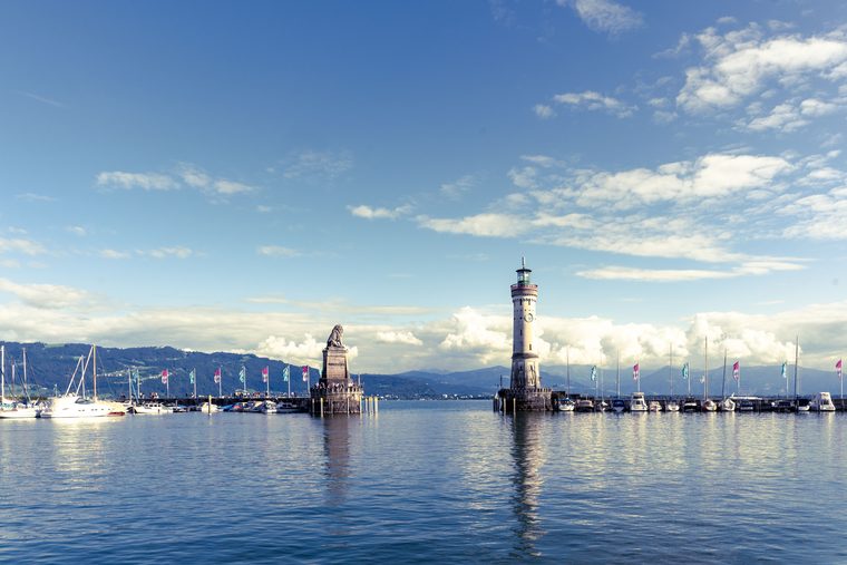 Le port de Lindau avec son phare et la statue du lion à l'entrée