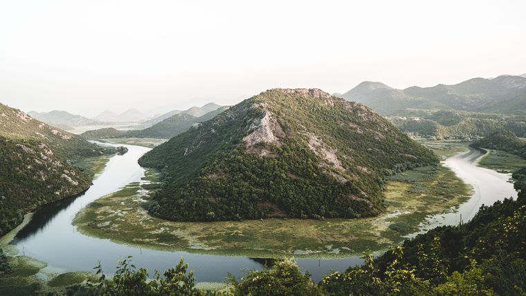 Vue en fer à cheval sur le lac de Skadar depuis Pavlova Strana
