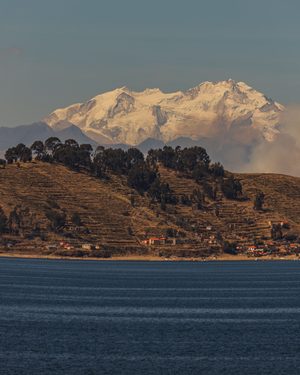 Les terrasses incas plongeant dans le lac Titicaca sur l'Isla del Sol