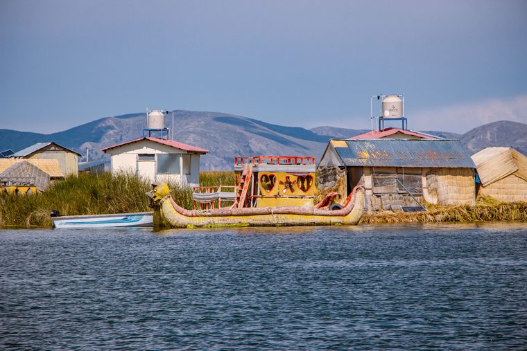 Vue sur le lac Titicaca et les terrasses de l'île de Taquile
