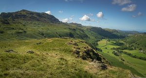 Vue panoramique sur le lac de Derwentwater et les collines verdoyantes du Lake District
