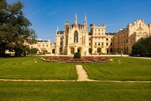 Le château néogothique de Lednice et ses jardins à la française