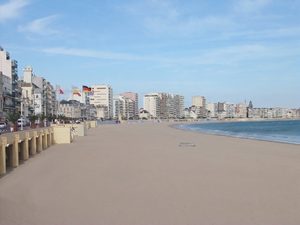La Grande Plage et le Remblai des Sables-d'Olonne en journée