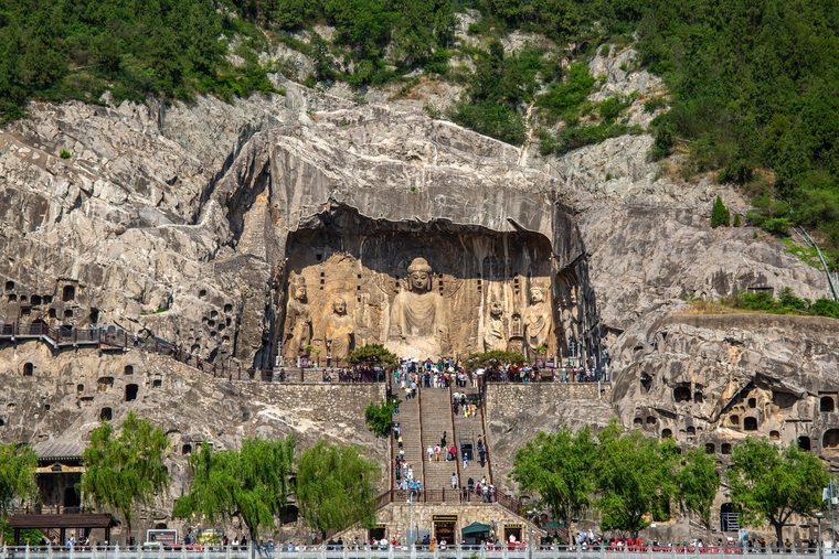 Le grand Bouddha des grottes de Longmen à Luoyang