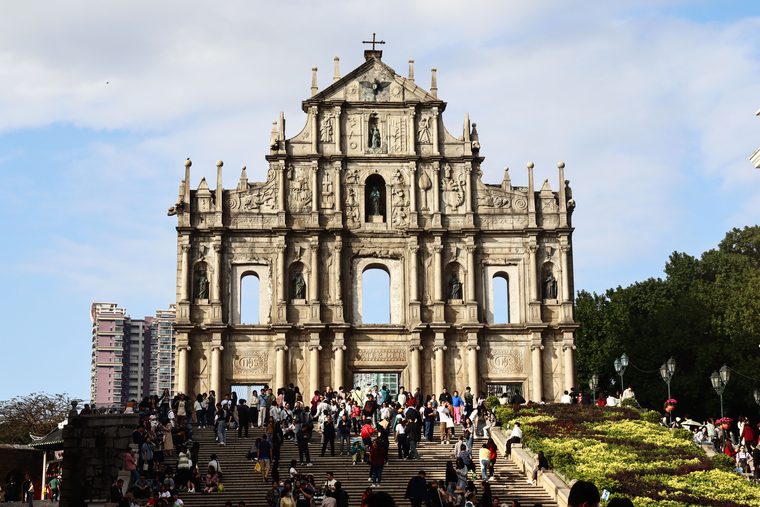 Les ruines de Saint-Paul et les rues pavées du centre historique de Macao