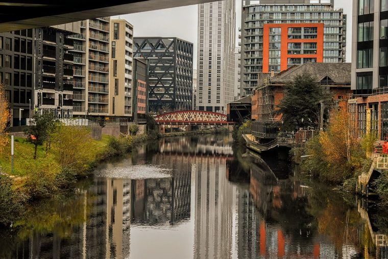Les canaux industriels de Castlefield et les ponts en briques rouges