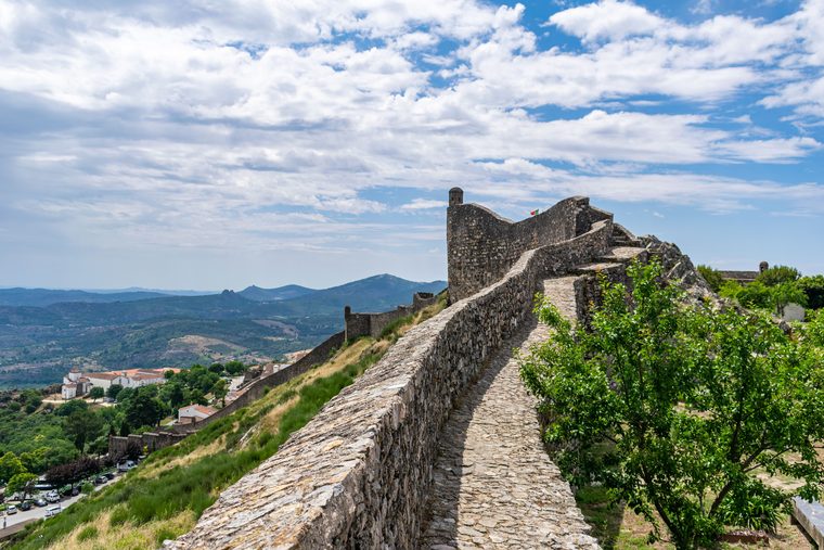 Le village blanc et le château perché de Marvão