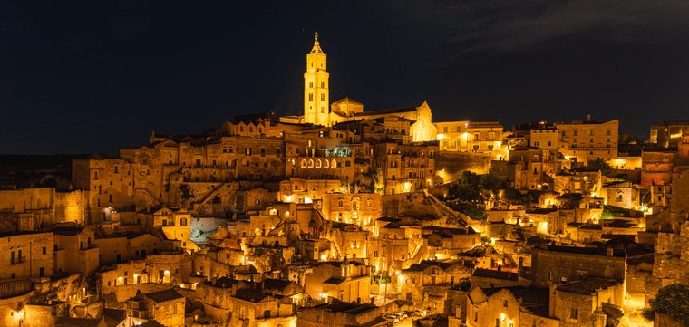 Vue panoramique sur les Sassi de Matera au crépuscule