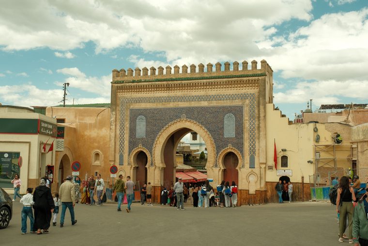 La porte Bab Mansour et la place el-Hedim à Meknès