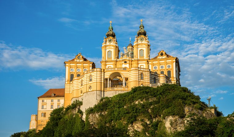 L'abbaye jaune de Melk surplombant le Danube