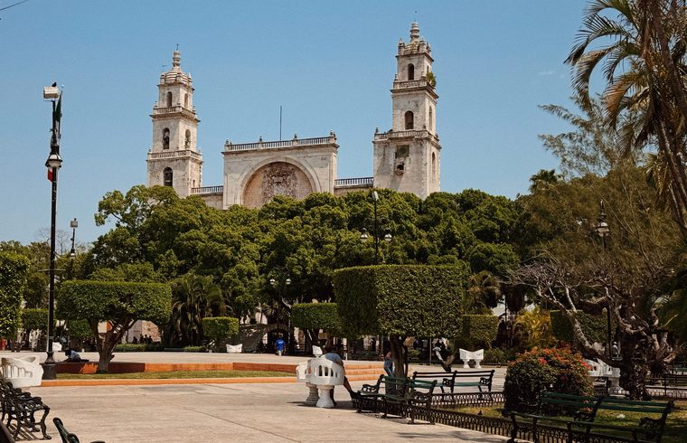 La Plaza Grande et la cathédrale de Mérida au Mexique