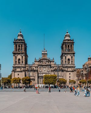 Le Zócalo et la cathédrale métropolitaine de Mexico
