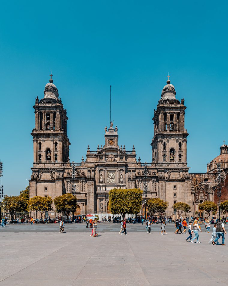 Le Zócalo et la cathédrale métropolitaine de Mexico