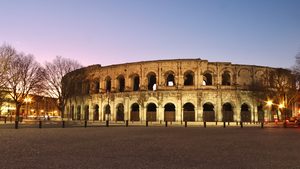 Les Arènes de Nîmes vues depuis l'esplanade