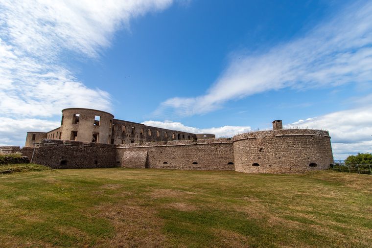 Les ruines du château de Borgholm et la côte de l'île d'Öland