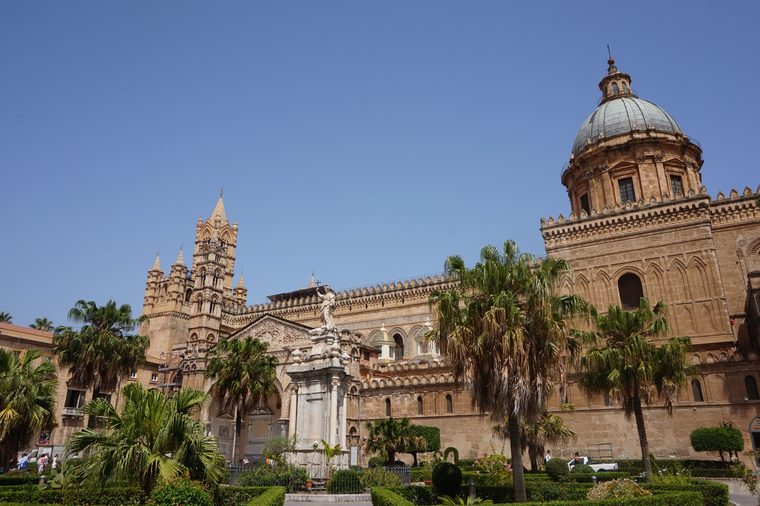La cathédrale de Palerme sous le soleil sicilien