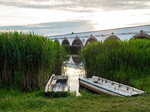 Le pont à neuf arches au coucher du soleil dans la plaine d'Hortobágy