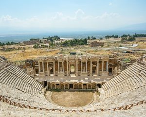 Le théâtre antique de Pergame à flanc de colline
