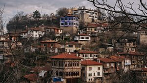 Maisons ottomanes traditionnelles à colombages et toits en tuiles rouges à Safranbolu