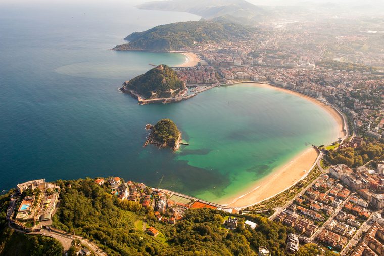 Vue panoramique sur la baie de la Concha depuis le mont Igueldo